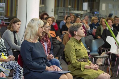 Staatsministerin Ulrike Scharf und BayLFR-Präsidentin Monika Meier-Pojda