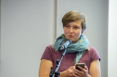 Auftritt von Bühnenpoetin Meike Harms